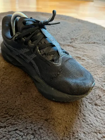 Used Asics Novablast 5 bike — image 9 of 12