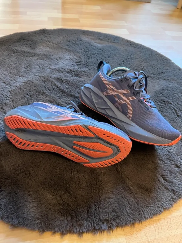 Used Asics Novablast 5 bike — image 3 of 12