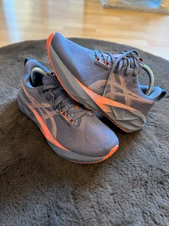 Used Asics Novablast 5 bike — image 2 of 12
