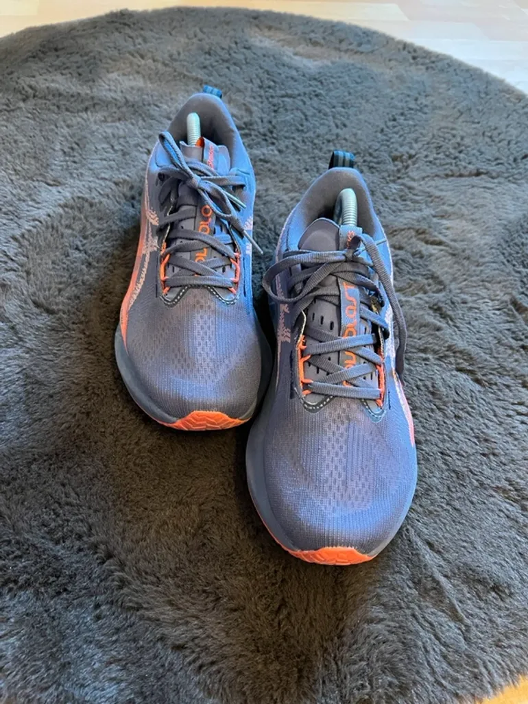 Used Asics Novablast 5 bike — image 4 of 12