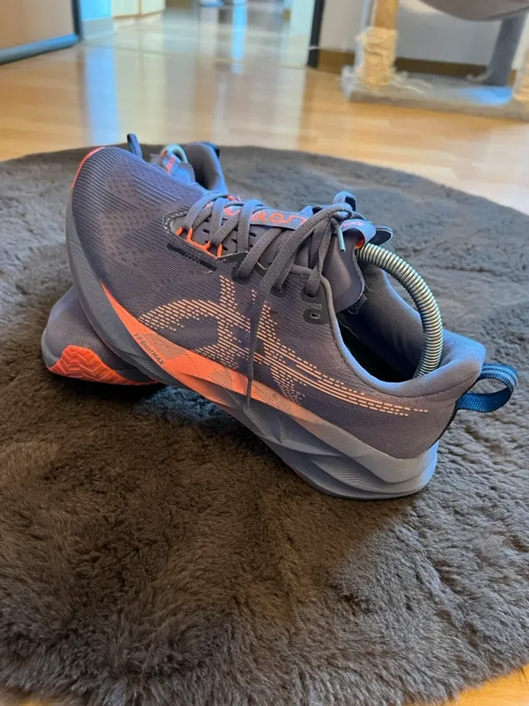 Used Asics Novablast 5 bike — image 5 of 12
