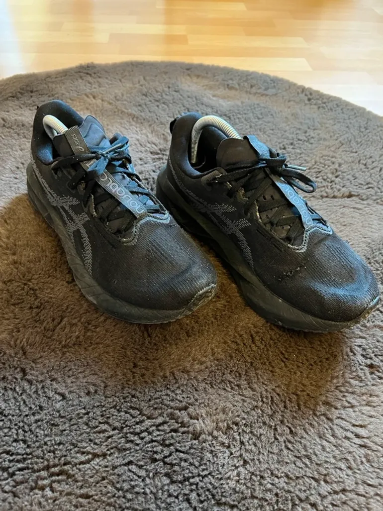 Used Asics Novablast 5 bike — image 8 of 12