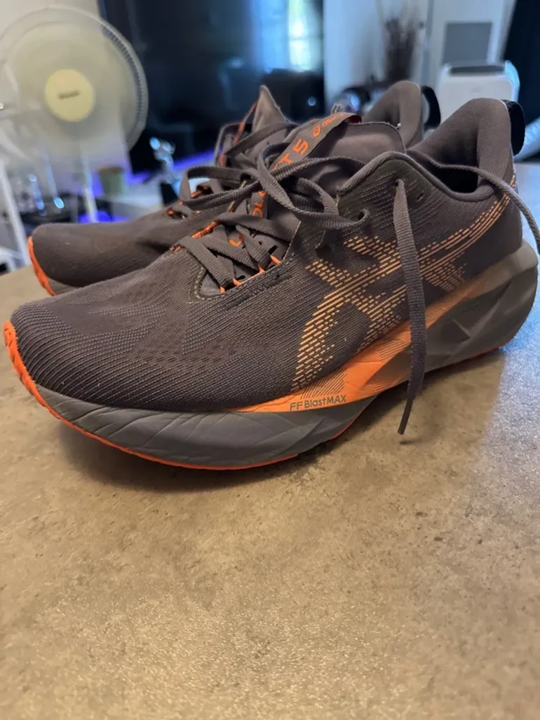 Używany Asics Novablast 5 bike — zdjęcie 5 z 9