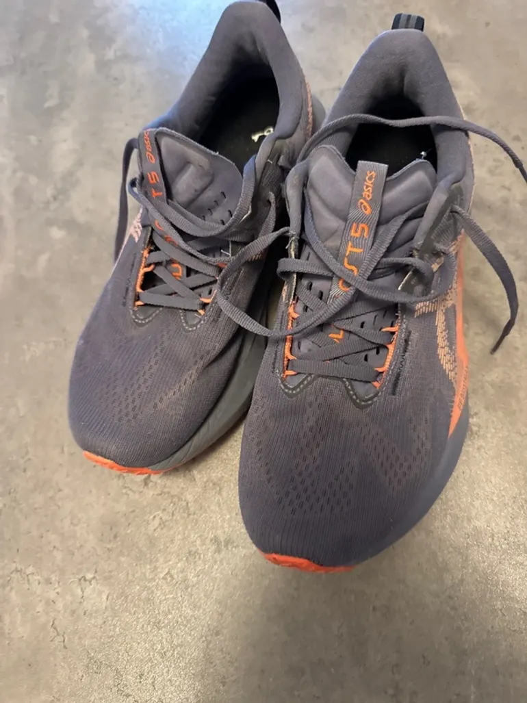 Używany Asics Novablast 5 bike — zdjęcie 6 z 9