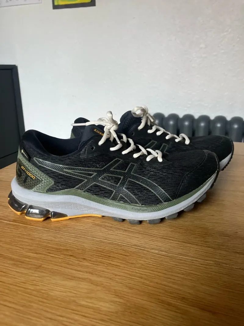 Used Asics GT 1000 Running Shoes