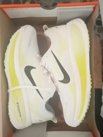 Tweedehands Nike Vomero 18 Running Shoes