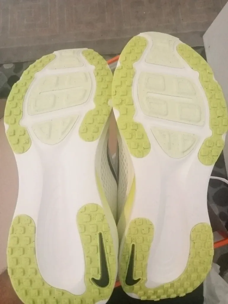 Tweedehands Nike Vomero 18 bike — afbeelding 3 van 4