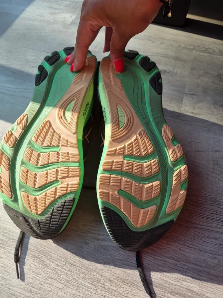 Used Asics Kayano 32 bike — image 2 of 5