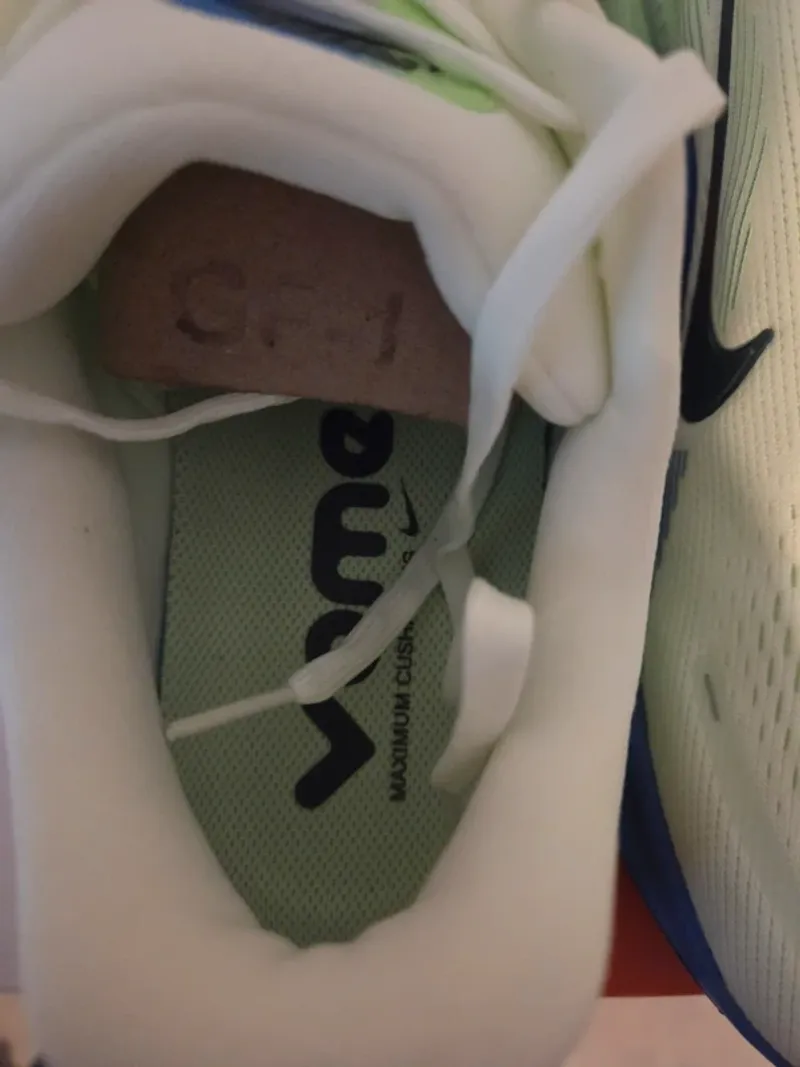 Used Nike Vomero 18 bike — image 7 of 10