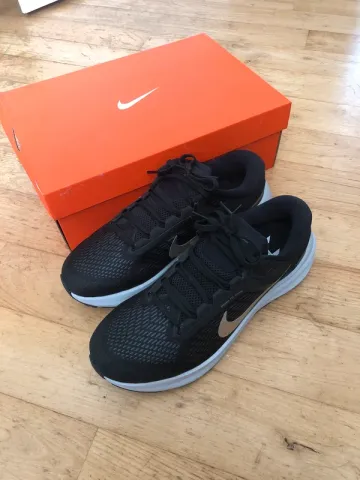 Used Nike Air Zoom Structure 24 Running Shoes