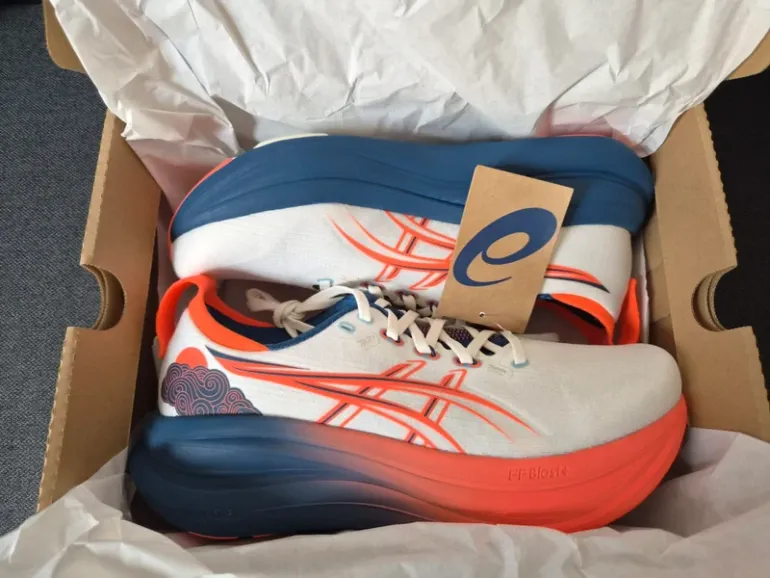 Tweedehands Asics Gel-Nimbus 28 bike — afbeelding 3 van 10