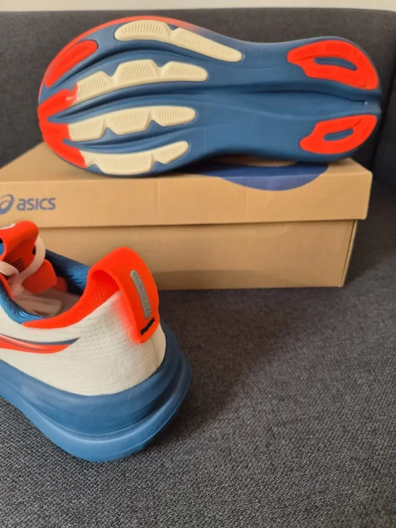 Tweedehands Asics Gel-Nimbus 28 bike — afbeelding 7 van 10