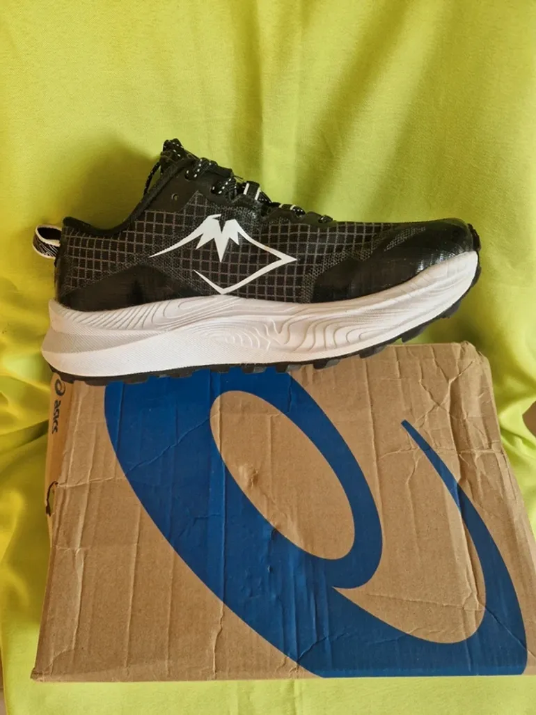 Used Asics Trailrunning Shoes bike — image 2 of 5