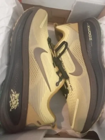 Gebrauchtes Nike Vomero 18 SE Running Shoes