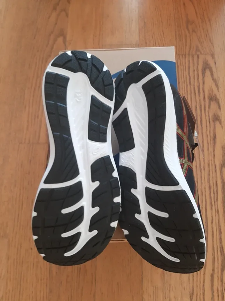 Used Asics Running Shoes bike — image 4 of 6