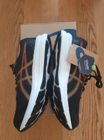 Used Asics Running Shoes bike — image 3 of 6