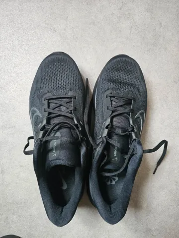 Used Nike Quest 6 Running Shoes