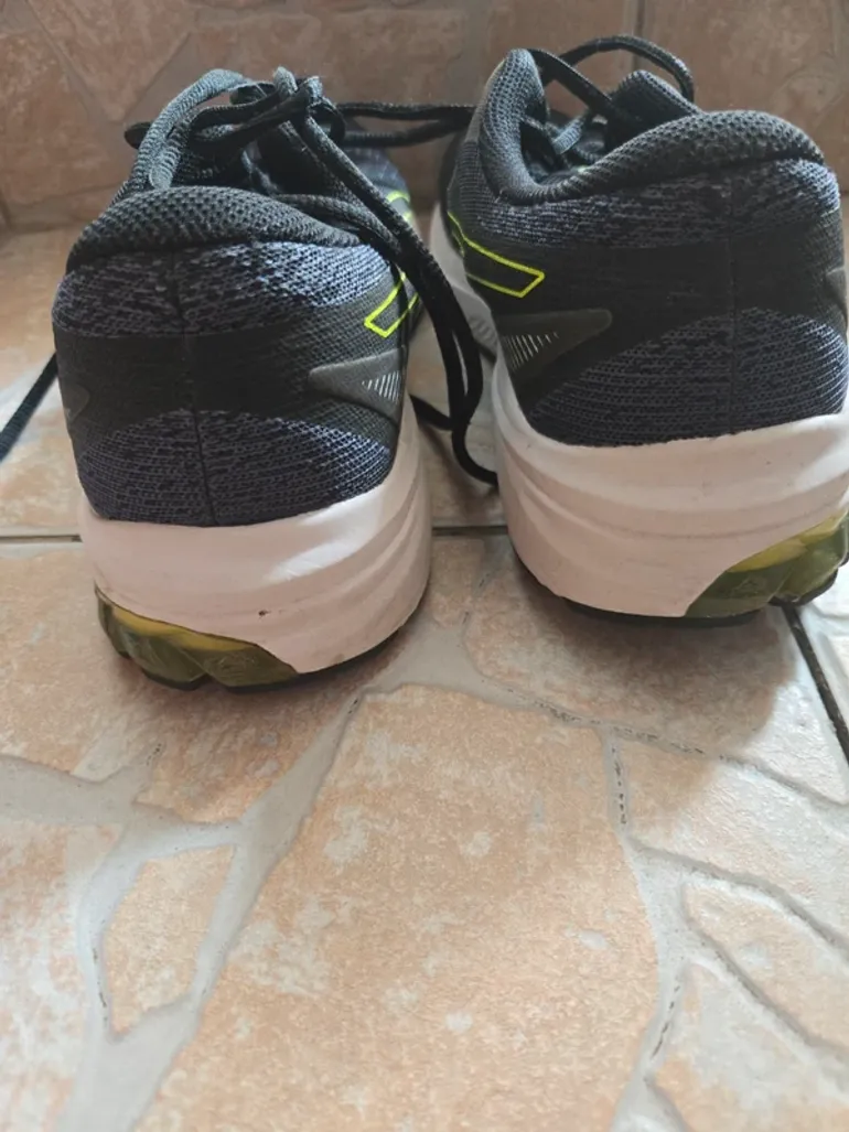 Used Asics Gel Kinjo bike — image 6 of 7