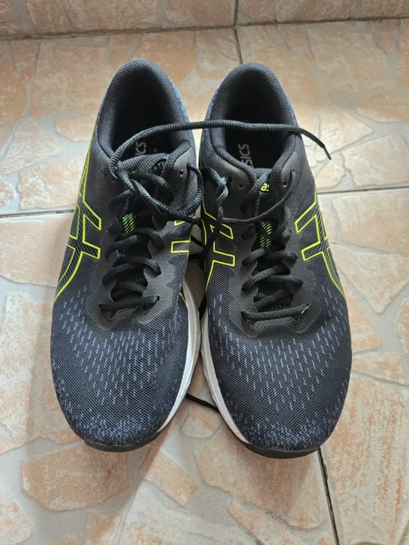 Used Asics Gel Kinjo Running Shoes