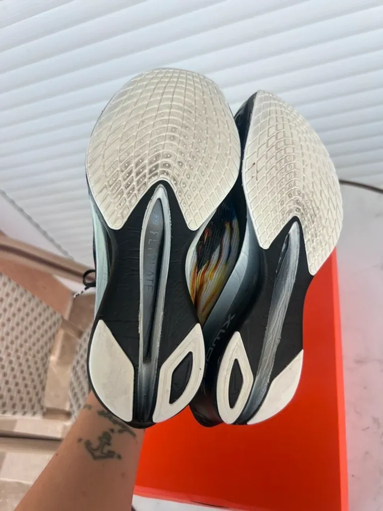 Used Nike ZoomX Vaporfly Next% 2 Ekiden bike — image 3 of 4