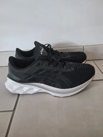 Używany Asics Novablast bike — zdjęcie 4 z 7