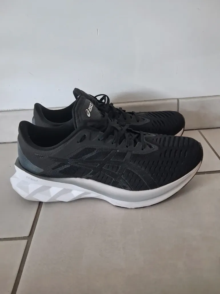 Używany Asics Novablast bike — zdjęcie 4 z 7