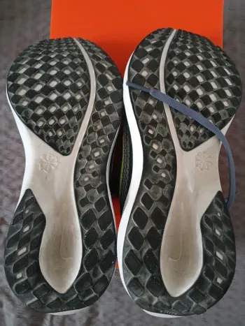 Used Nike Running Shoes bike — image 7 of 10