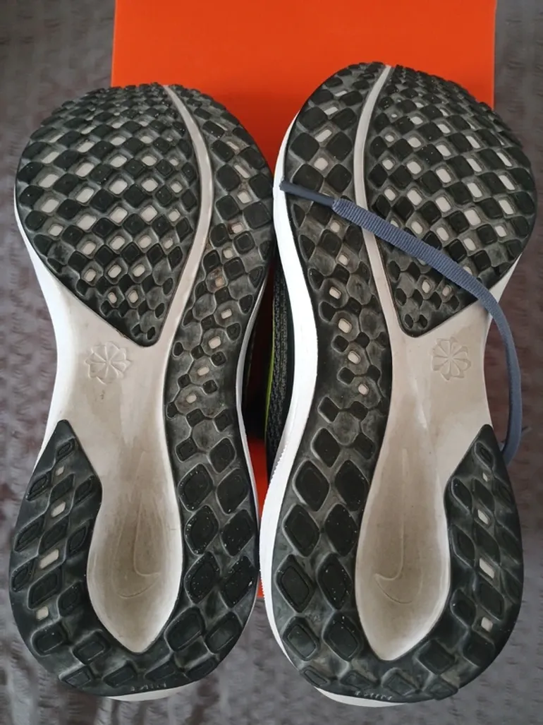 Used Nike Running Shoes bike — image 7 of 10