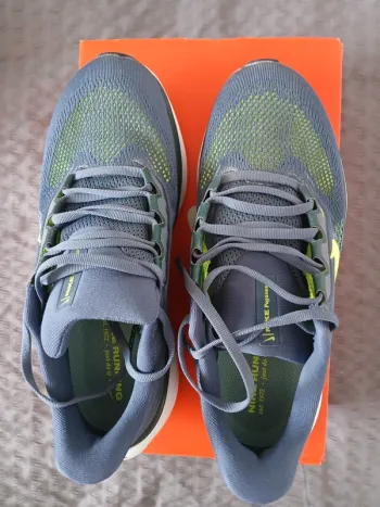 Used Nike Running Shoes bike — image 2 of 10