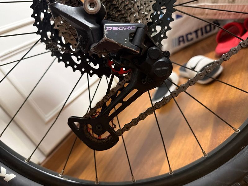 Käytetty Shimano Deore RD-M6100-SGS Drivetrain & Pedals