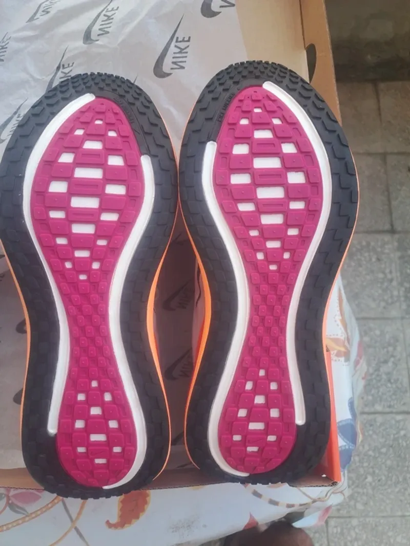 Tweedehands Nike Vomero Plus Run bike — afbeelding 9 van 10