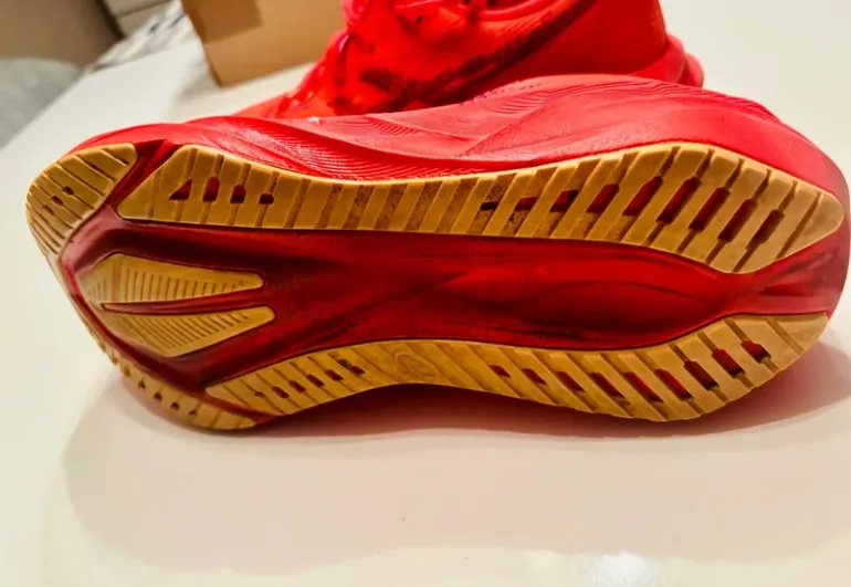 Used Asics Novablast 5 bike — image 2 of 4