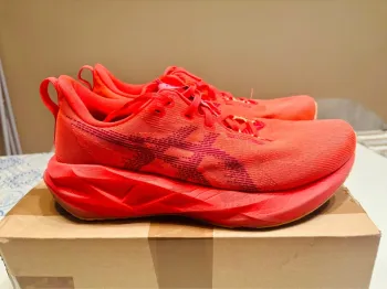 Used Asics Novablast 5 bike — image 3 of 4