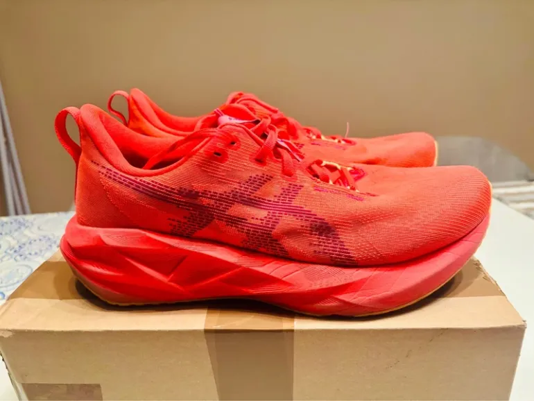 Used Asics Novablast 5 bike — image 3 of 4