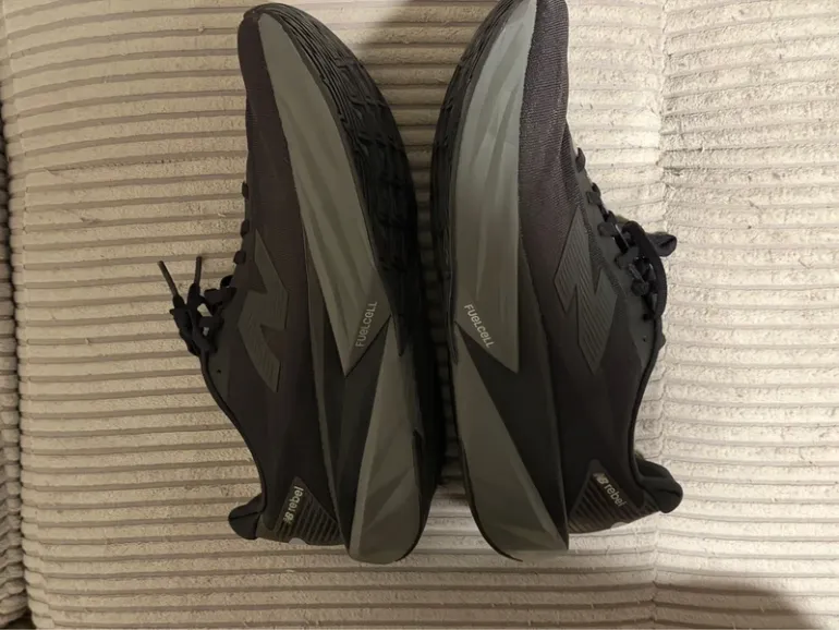 Used New Balance Rebel V5 bike — image 3 of 4