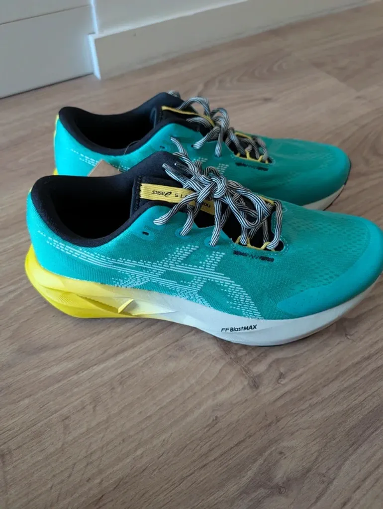 Used Asics Novablast 5 TR bike — image 4 of 7