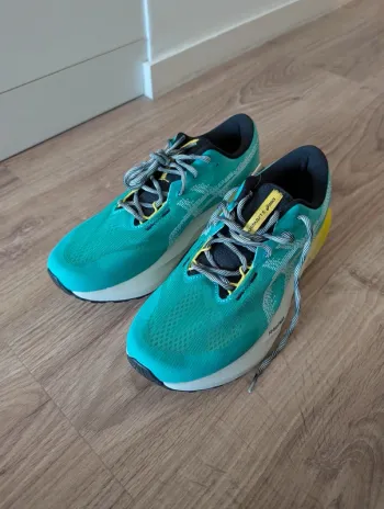 Used Asics Novablast 5 TR bike — image 1 of 7