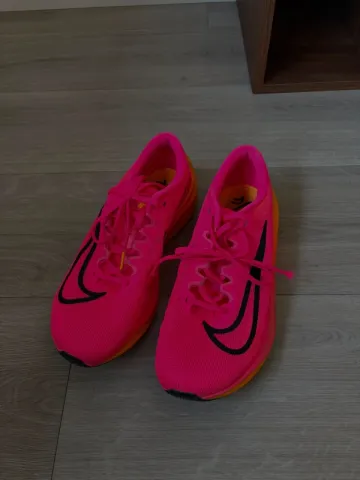 Used Nike Performance Running Shoes bike — image 2 of 6