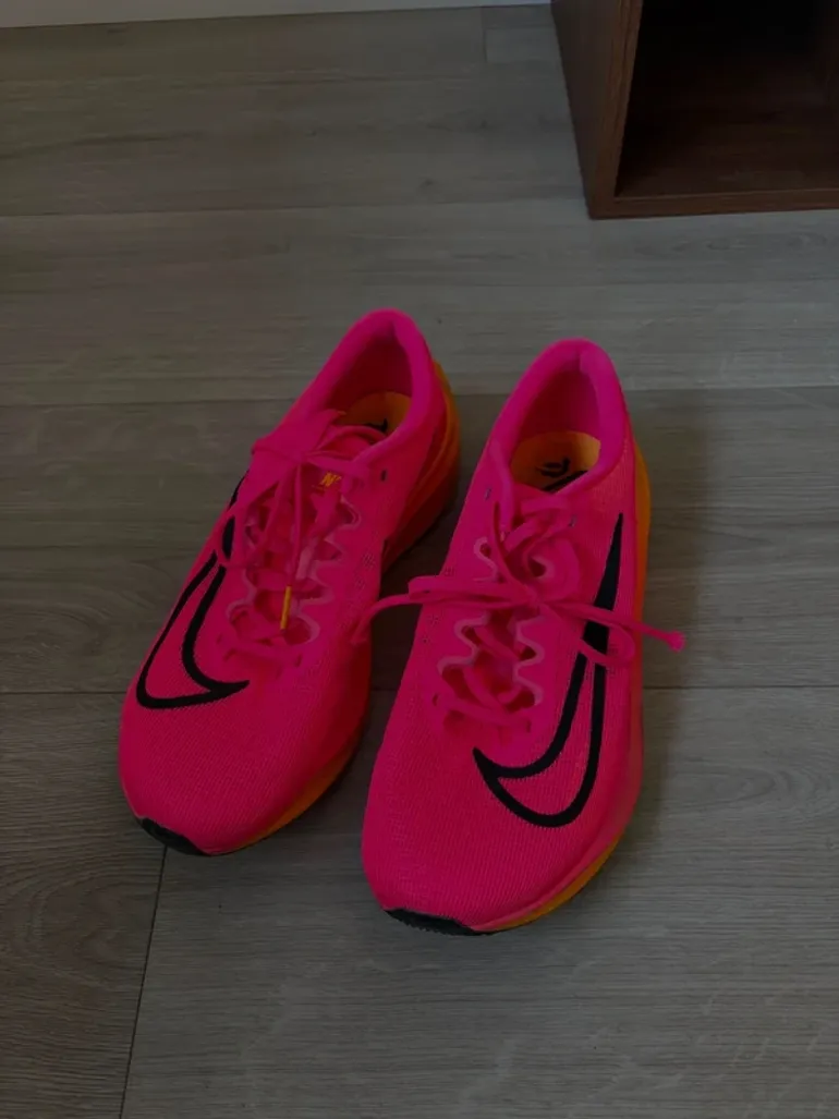 Used Nike Performance Running Shoes bike — image 2 of 6