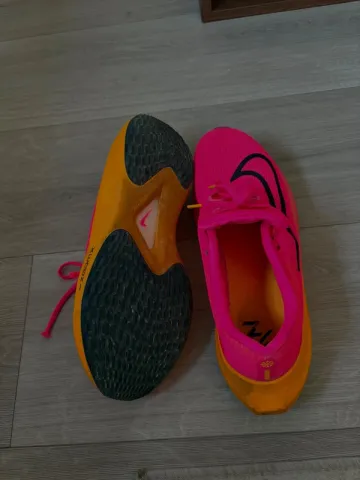 Used Nike Performance Running Shoes bike — image 5 of 6