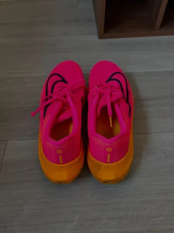 Used Nike Performance Running Shoes bike — image 3 of 6