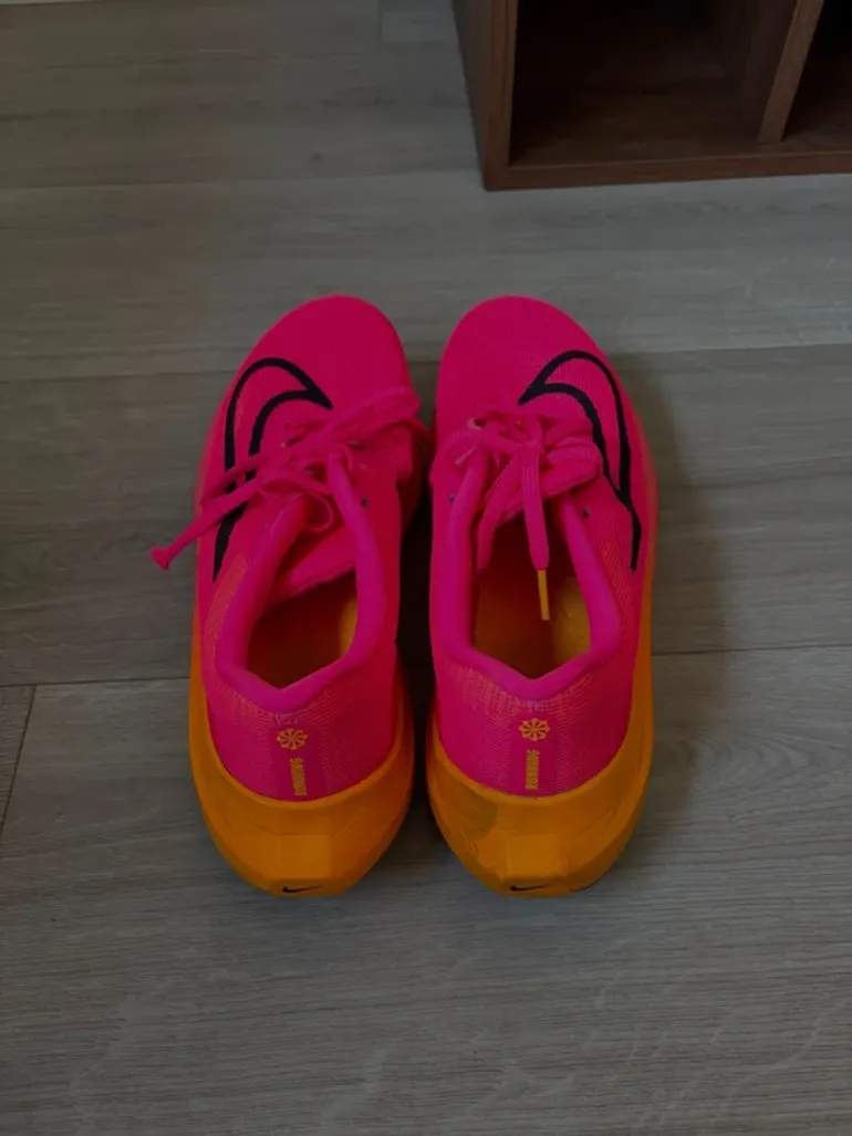 Used Nike Performance Running Shoes bike — image 3 of 6