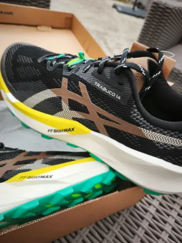 Used Asics Trabuco 14 Running Shoes