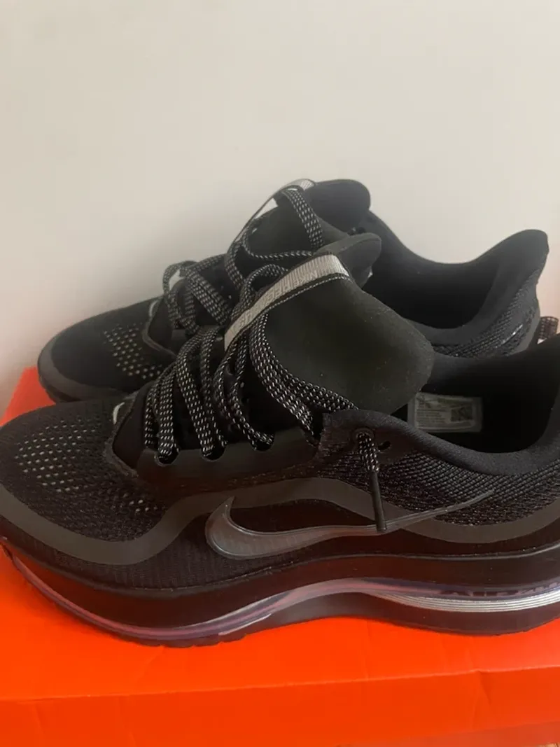 Używany Pegasus Premium Running Shoes