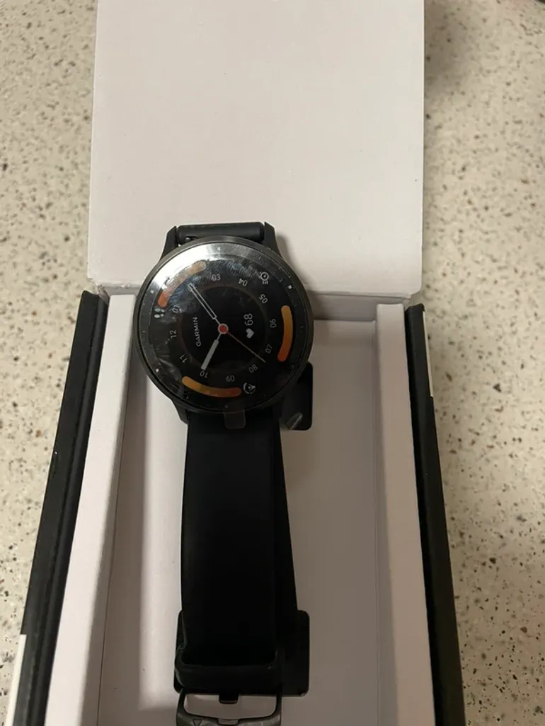 Used Garmin Venu 3 bike — image 2 of 5