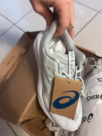 Asics Novablast 5 bike d'occasion — image 4 sur 6