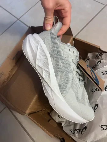 Asics Novablast 5 bike d'occasion — image 3 sur 6