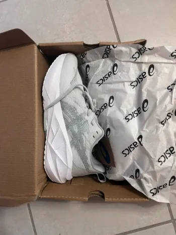 Asics Novablast 5 bike d'occasion — image 5 sur 6