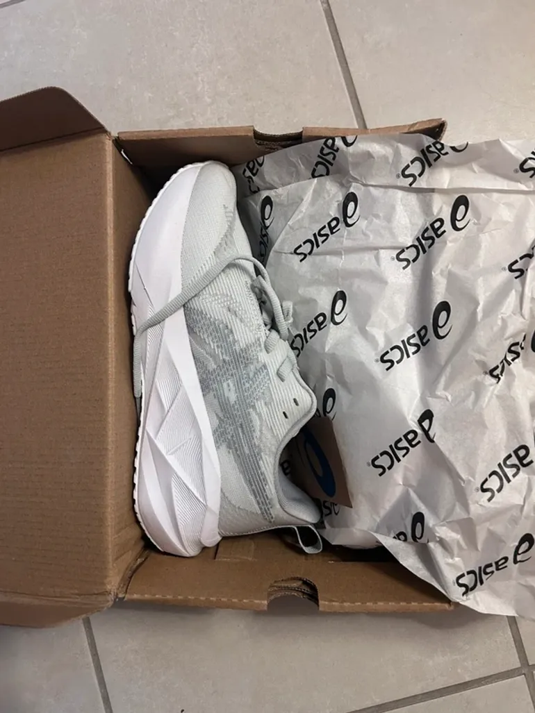 Asics Novablast 5 bike d'occasion — image 5 sur 6
