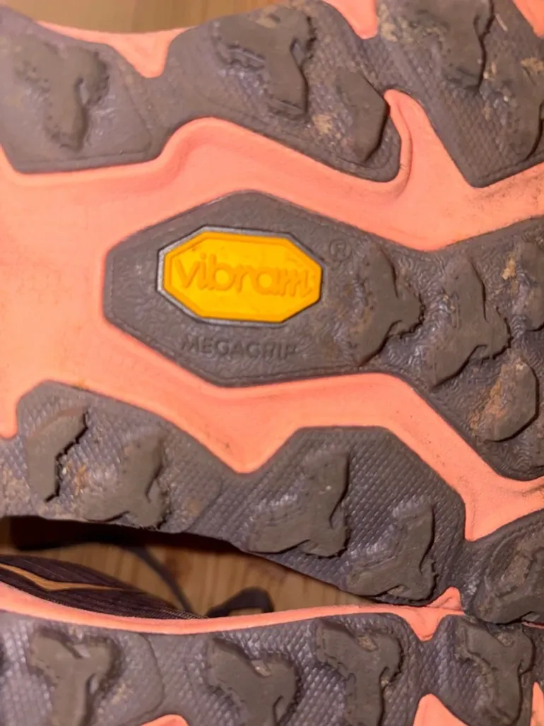 Used Hoka Speedgoat 6 MID GTX bike — image 8 of 9